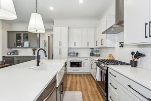 Luokittelematon kuva, 3 kautta 50, painike