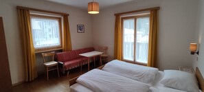 3 bedrooms, free WiFi, bed sheets - Apartment 'Goller Saslonch' with Mountain View, Balcony and Wi-Fi (ORTISEI)