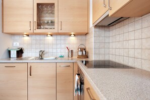 Kühlschrank, Ofen, Herdplatte, Geschirrspüler