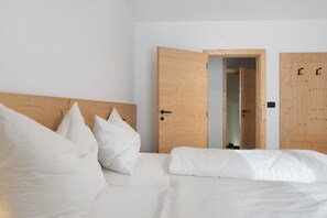 3 bedrooms, free WiFi, bed sheets