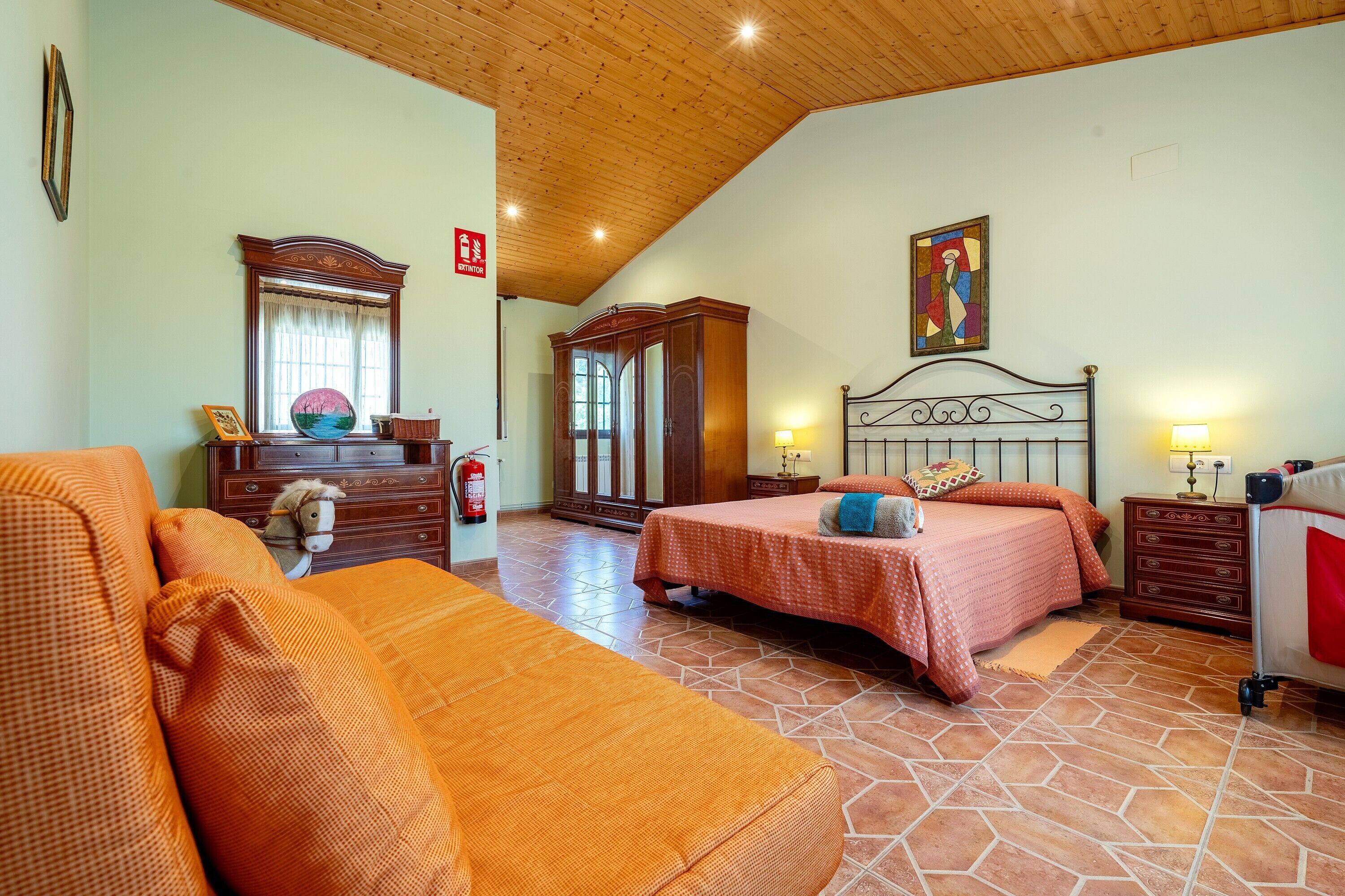 3 dormitorios, tabla de planchar con plancha, wifi gratis y ropa de cama