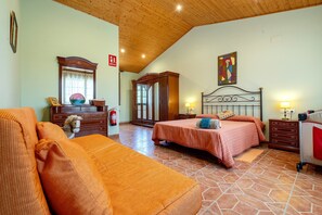 3 bedrooms, iron/ironing board, free WiFi, bed sheets - Country House 'Pont' with Mountain View, Private Pool and Wi-Fi (Tarragona)