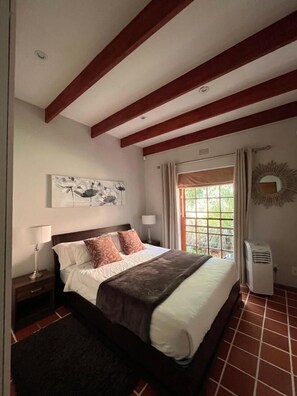 2 habitaciones, tabla de planchar con plancha, internet y ropa de cama 