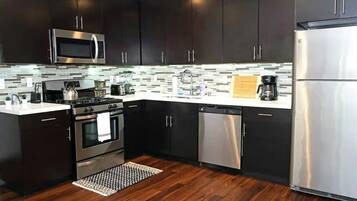 Fridge, microwave, blender