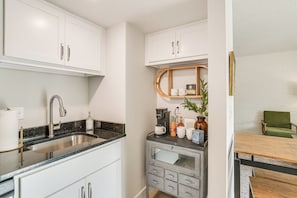 Fridge, microwave, stovetop, dishwasher - Walk to Branson Landing! Condo w/ Community Pools (Branson)