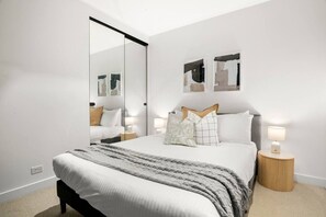 2 makuuhuonetta, silitysrauta/-lauta, Wi-Fi, vuodevaatteet