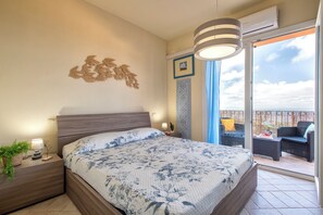 1 bedroom, bed sheets