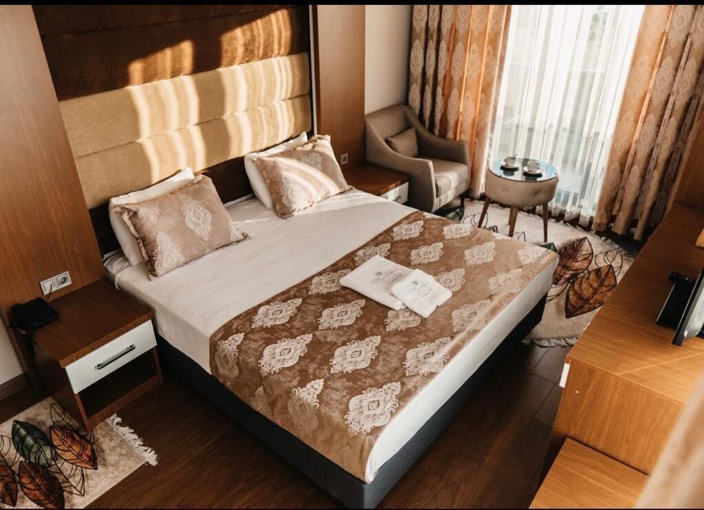 In-room safe, desk, soundproofing, free WiFi