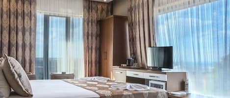 Deluxe Room, Balcony | In-room safe, desk, soundproofing, free WiFi