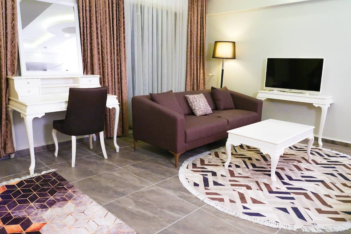 In-room safe, desk, soundproofing, free WiFi