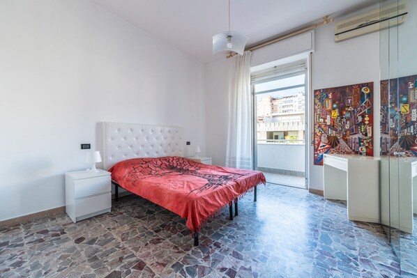 1 quarto, Wi-Fi de cortesia, roupa de cama