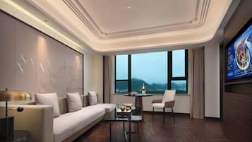 Executive Suite, Hill View | Premium bedding, desk, laptop workspace, blackout drapes