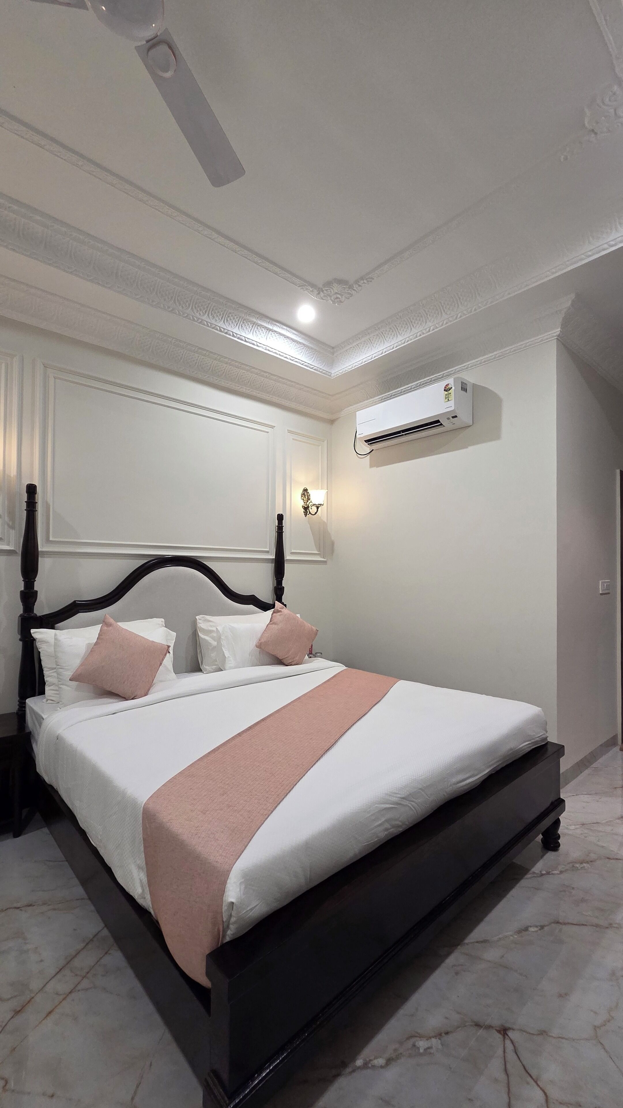 Heritage Premium Room | In-room safe, laptop workspace, iron/ironing board, WiFi (free)