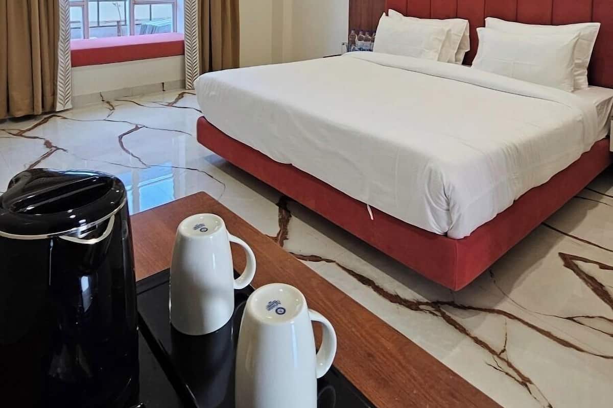 1 bedroom, in-room safe, laptop workspace, iron/ironing board