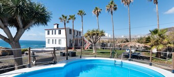Apartment 'La Bayana - 6' with Sea View, Shared Pool and Wi-Fi