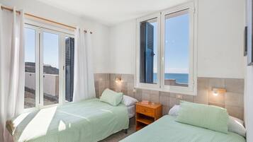 1 slaapkamer, een strijkplank/strijkijzer, gratis wifi, beddengoed