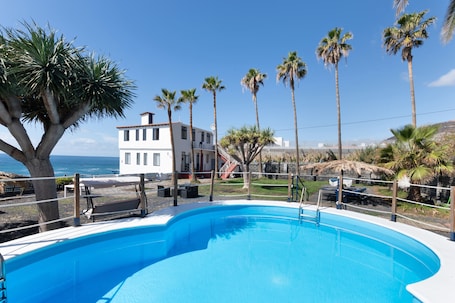 Pool. Apartment 'La Bayana - 2' with Sea View, Shared Pool and Wi-Fi