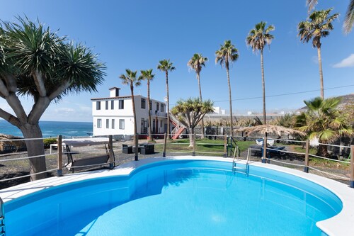 Apartment 'La Bayana - 2' with Sea View, Shared Pool and Wi-Fi