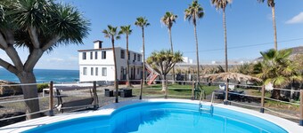 Apartment 'La Bayana - 2' with Sea View, Shared Pool and Wi-Fi