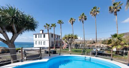 Apartment 'La Bayana - 2' with Sea View, Shared Pool and Wi-Fi