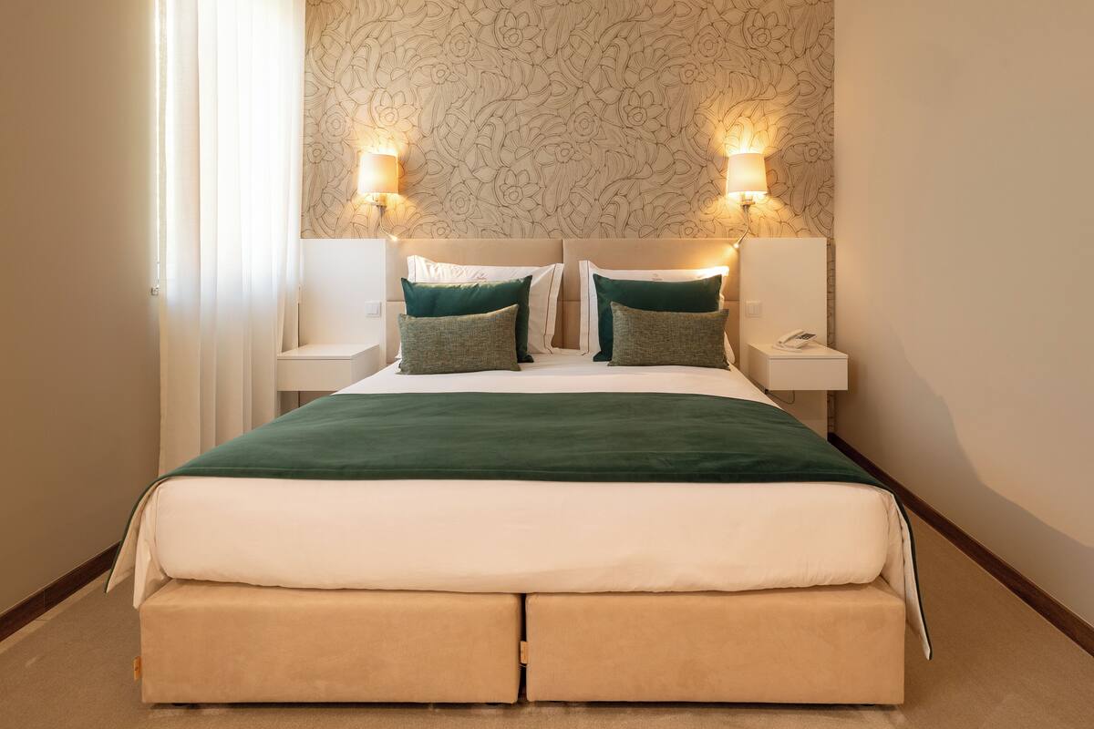 Deluxe Apartment | Free WiFi