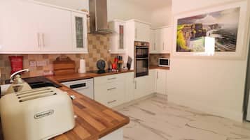Dishwasher, cookware/dishes/utensils