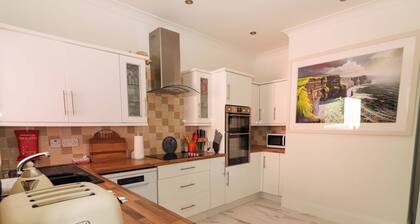 ROSEMONT, family friendly, with a garden in Adare, County Limerick