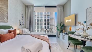 Deluxe Studio, 1 King Bed with Sofa bed, City View | Premium bedding, in-room safe, iron/ironing board, free WiFi