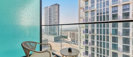 Deluxe Studio, 1 King Bed with Sofa bed, City View | Balcony
