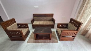 Living area - Cozy Corner Homestay  (Madikeri)