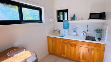 Full-sized fridge, microwave, stovetop, cookware/dishes/utensils