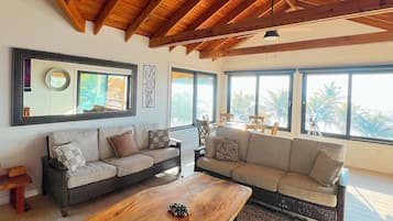 Deluxe Villa, 3 Bedrooms, Ocean View | Living area