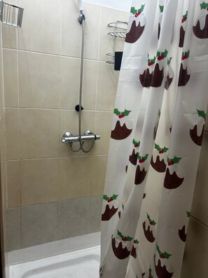 House, 4 Bedrooms, Smoking, Garden View | Bathroom