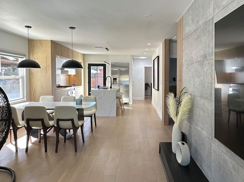 Upscale 3B2B Modern House Near Mountain View Downtown