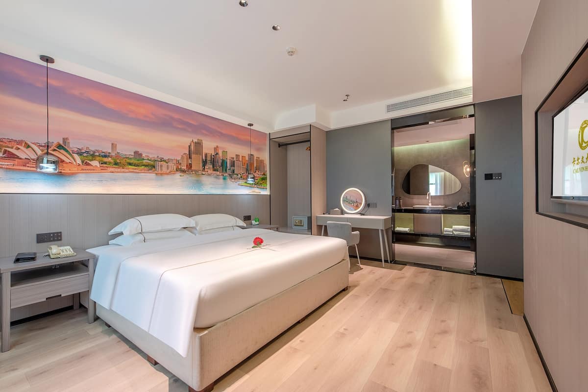 Business Suite, City View | 1 bedroom, laptop workspace, soundproofing, iron/ironing board