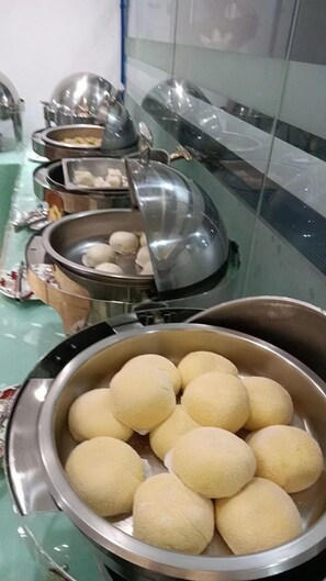 Free daily self-service breakfast  - Calvin International Hotel Guangzhou Baiyun International Airport Huadu Plaza Branch (Guangzhou)
