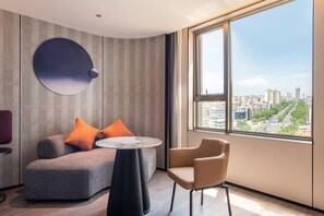 Laptopgeeigneter Arbeitsplatz, schallisolierte Zimmer