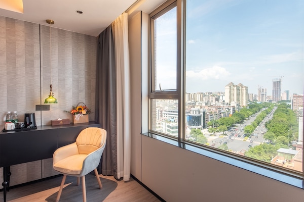 Luxury Twin Room, City View | 1 bedroom, laptop workspace, soundproofing, iron/ironing board