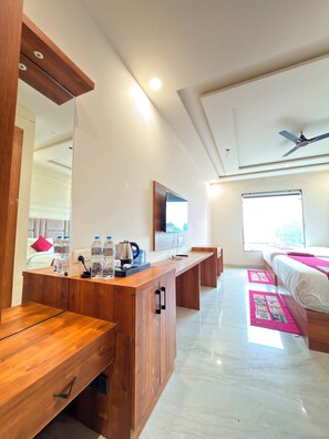 Family Room | WiFi (free) - Hotel Majestic Heights (Agra)