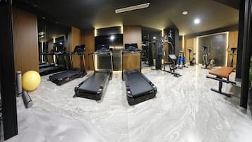 桑拿、蒸氣室、土耳其浴、芳香療法、深層組織按摩、泰式按摩