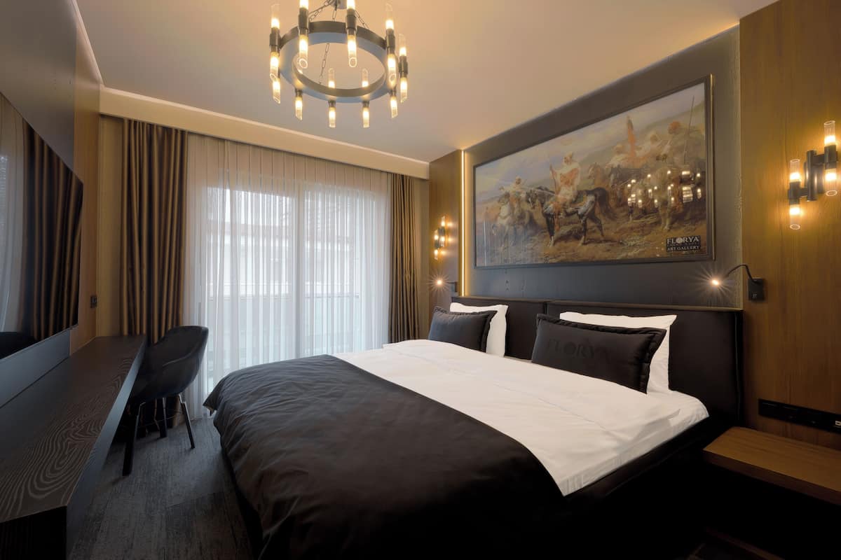Double Room | Minibar, desk, laptop workspace, free WiFi