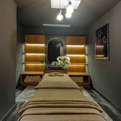 Sauna, steam room, Turkish bath, aromatherapy, deep-tissue massages