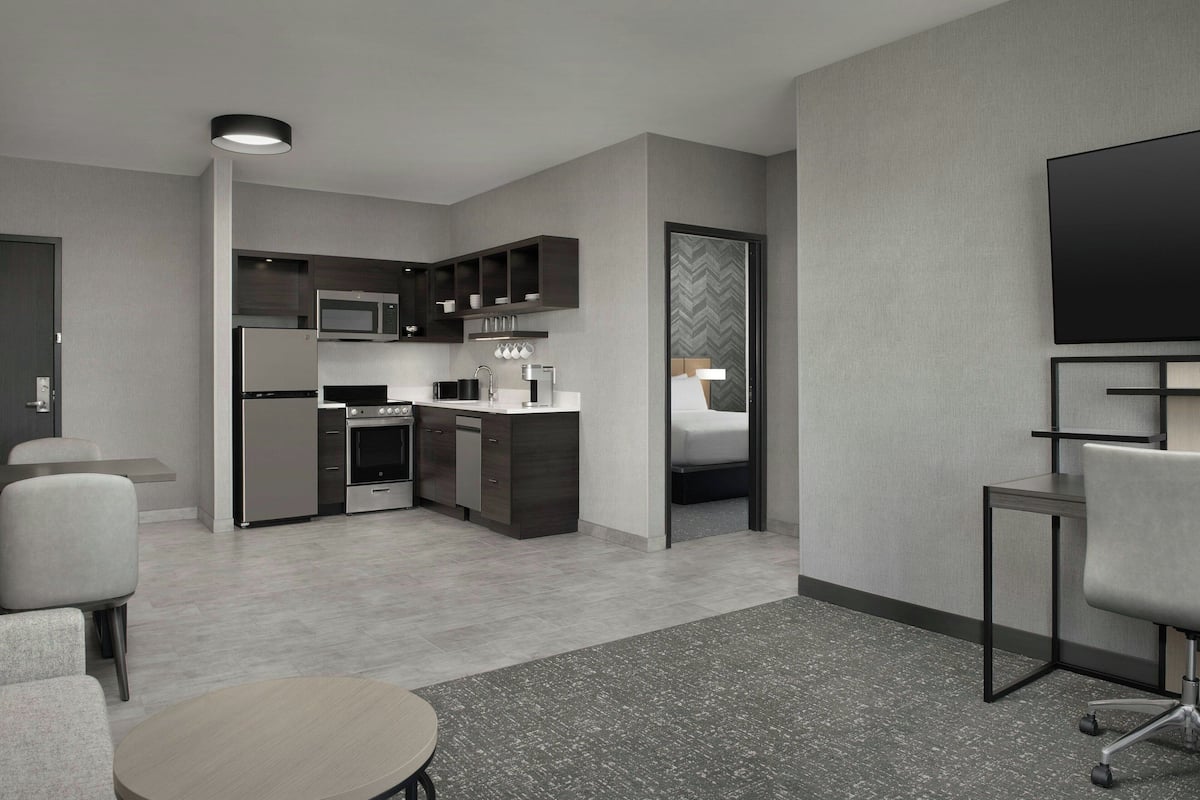 Suite, 1 trÚs grand lit et 1 canapé-lit | Bureau, espace de travail pour ordinateur portable