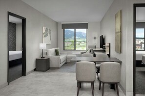 Escritorio y espacio para trabajar con laptop 