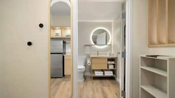 Free cribs/infant beds, free WiFi, bed sheets