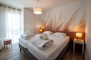3 slaapkamers, een strijkplank/strijkijzer, wifi, beddengoed