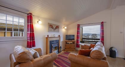 Cosy Highland Lodge with Loch View - Ash Tree
