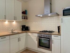 House | Private kitchen | Stovetop - Comfortable Family Bungalow Near Beach (Sint Maartensvlotbrug)