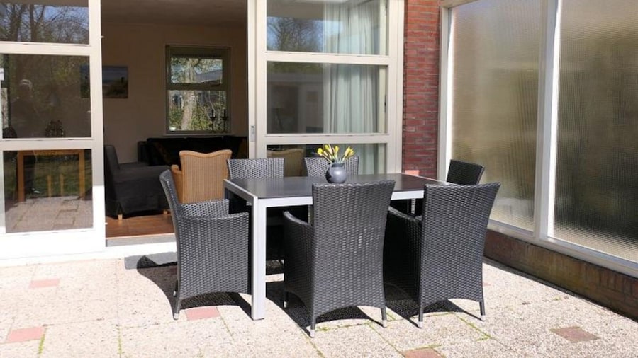 Comfortable Family Bungalow Near Beach