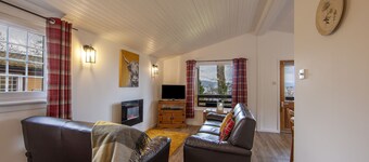 Birch Tree Lodge - sleeps 4 guests in 2 bedrooms